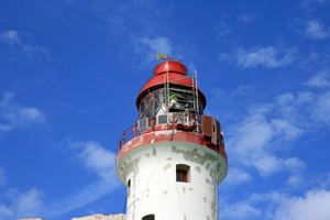 Beachy Head Lighthouse lantern first coat of paint